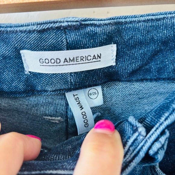 Good American Good Waist frayed hem skinny jean 0/25 - Picture 3 of 7